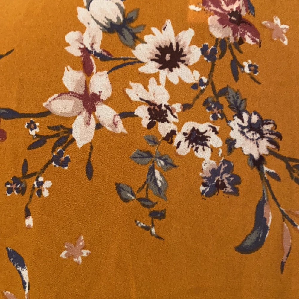 Persaya Mustard Yellow Floral Zippered Blouse with Cuffed Short Sleeves - Picture 11 of 12